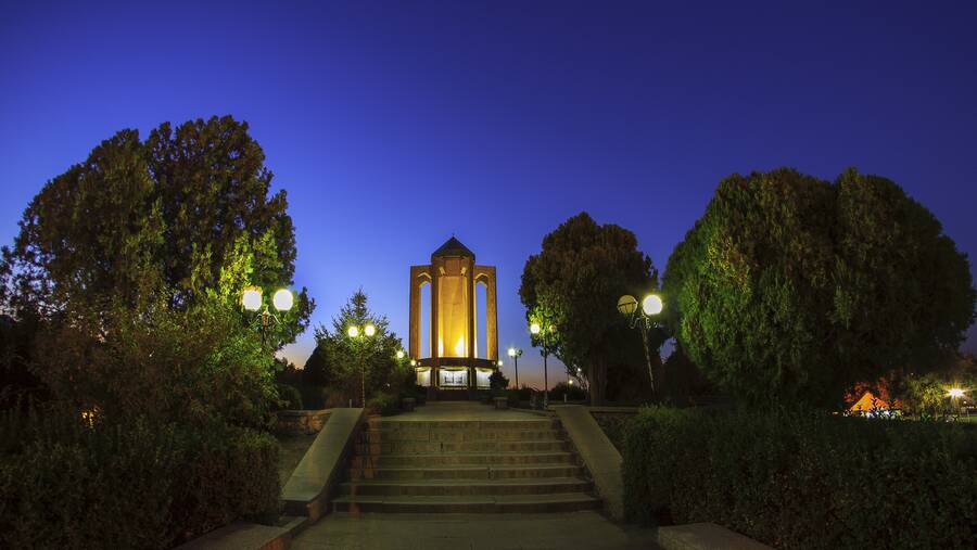 آرامگاه باباطاهر